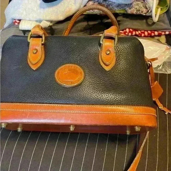 Dooney & Bourke Handbags - Dooney & Bourke Vintage Doctor Satchel
